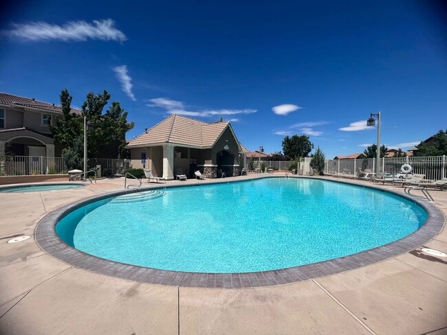 Building Photo - 1740 Wind Ranch Rd