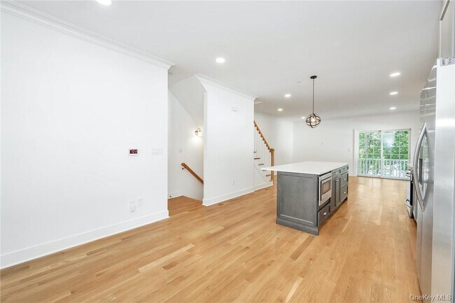 Building Photo - 233 Lincoln Ave