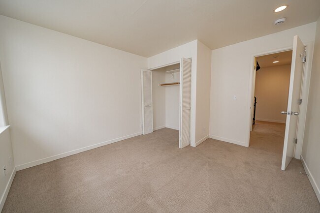 Building Photo - 3930 Shafter Ave