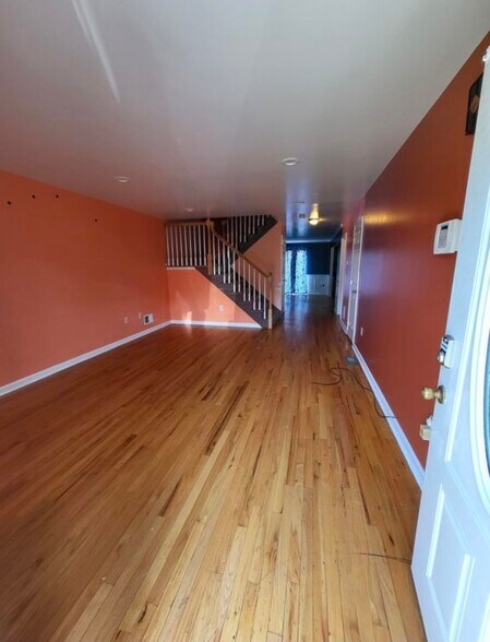 Building Photo - 721 Drake Ave