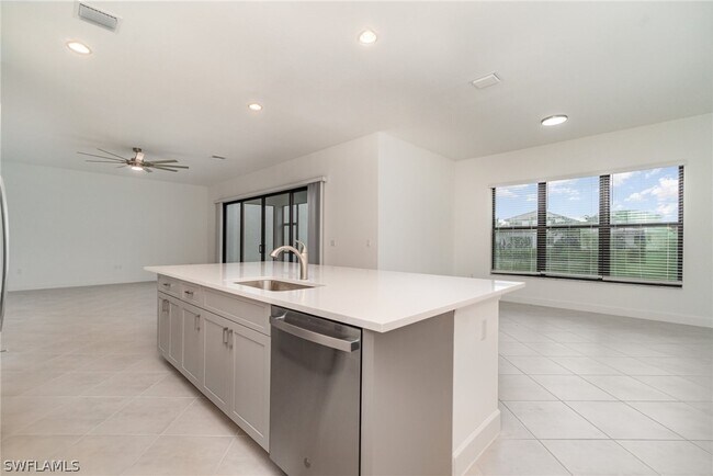 Building Photo - 12750 Woodbury Dr