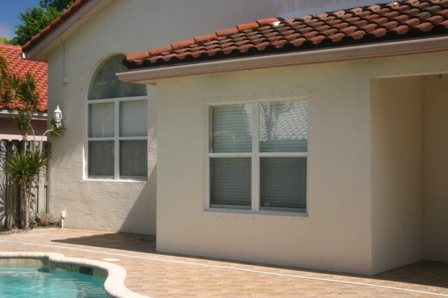 Building Photo - 7588 Parkside Ln