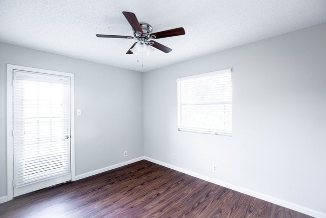 Building Photo - 9903 Roxanna Drive