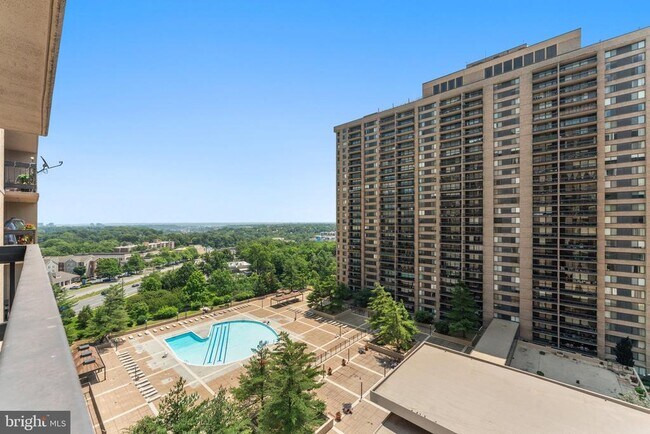 Building Photo - 3701 S George Mason Dr