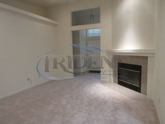 Building Photo - 3 bedroom, 2 bath house