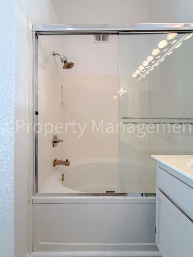 Building Photo - San Jose Townhome Near Levi Stadium