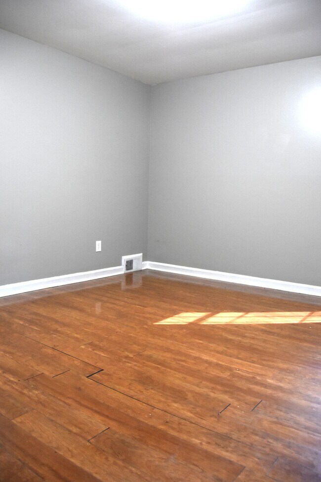 Building Photo - 1461 Kirby Pkwy