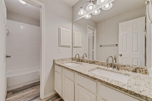 Building Photo - 5909 Meadowcrest Ln