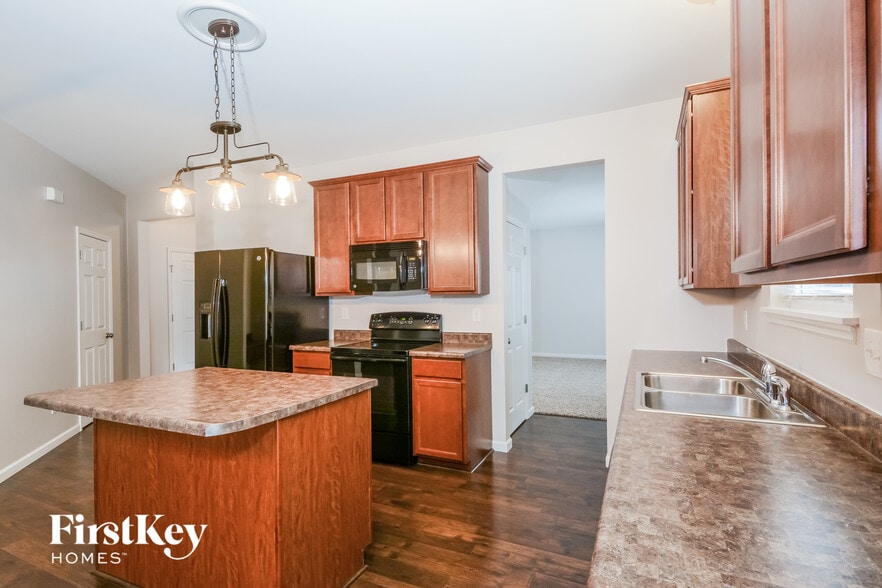 Building Photo - 246 Wabash Woods Way