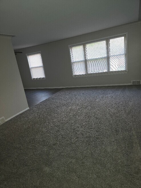 Building Photo - 31577 Fraser Dr