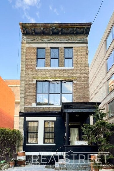 Building Photo - Renoavted 3 bed near YU campus in Washington Heights!