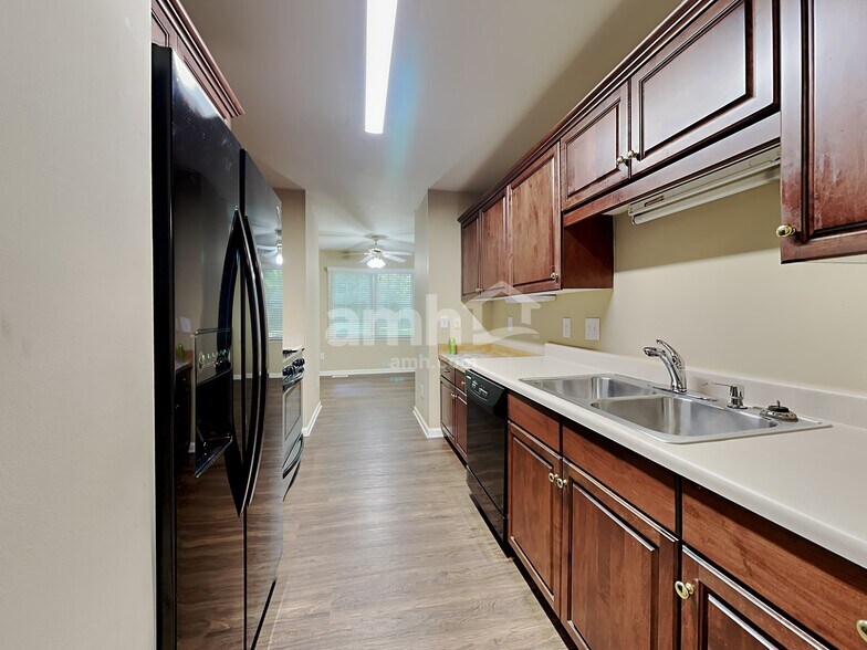 Building Photo - 5502 Garden Lake Dr