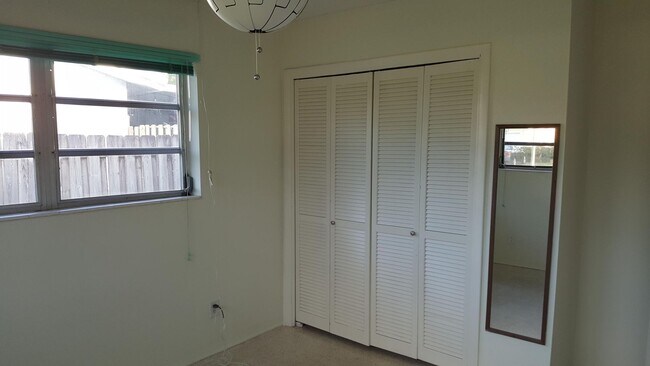 Building Photo - 1132 SW 3rd St