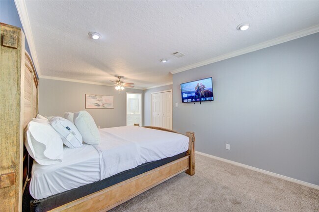 Building Photo - 17206 Seven Pines Dr