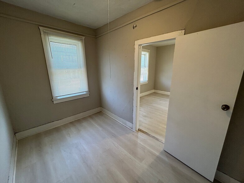 Building Photo - 6818 Morgan Ave