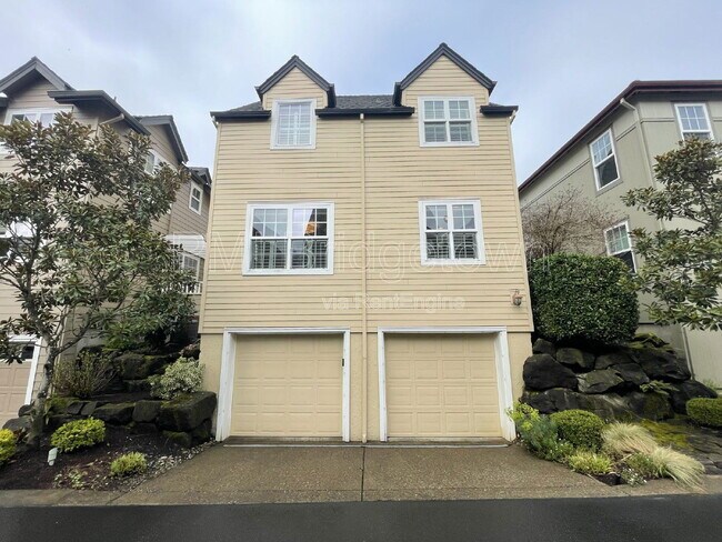 Building Photo - 10235 NW Edgewood Dr