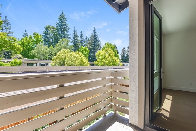 Building Photo - New Luxury Townhome with 2-Car Garage | Minutes to Downtown Redwood City & Tech Campuses