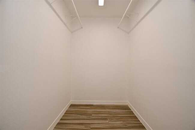 Building Photo - 5951 Beaudry Dr
