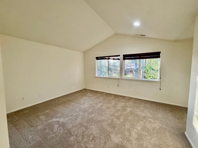 Building Photo - Woodinville Home!