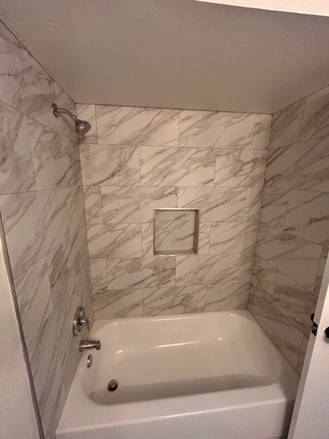 Building Photo - Newly renovated 3/2 Home in the Wedgewood ...