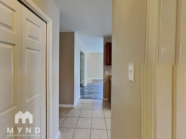 Building Photo - 2800 Single Trace Ct
