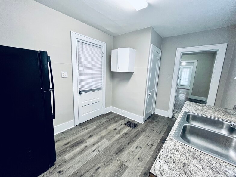 Building Photo - 1735 W Hill St