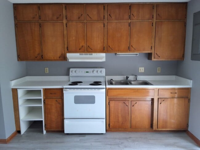 Building Photo - Comfy 2 Bedroom, 2 Bath Duplex located in ...