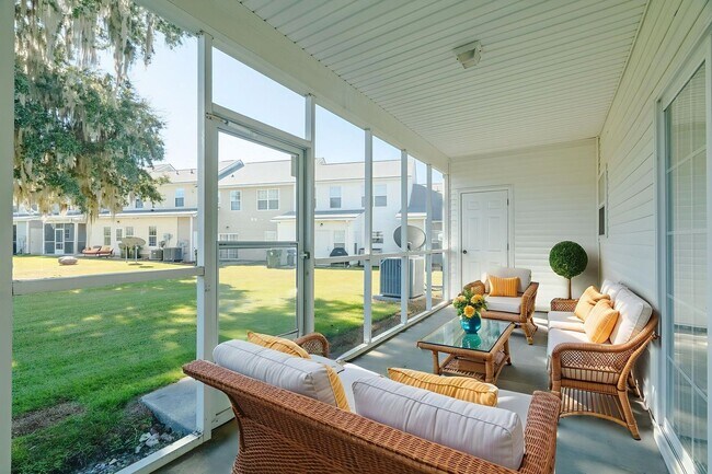 Building Photo - Live the Sumter-style Life in Summerville!