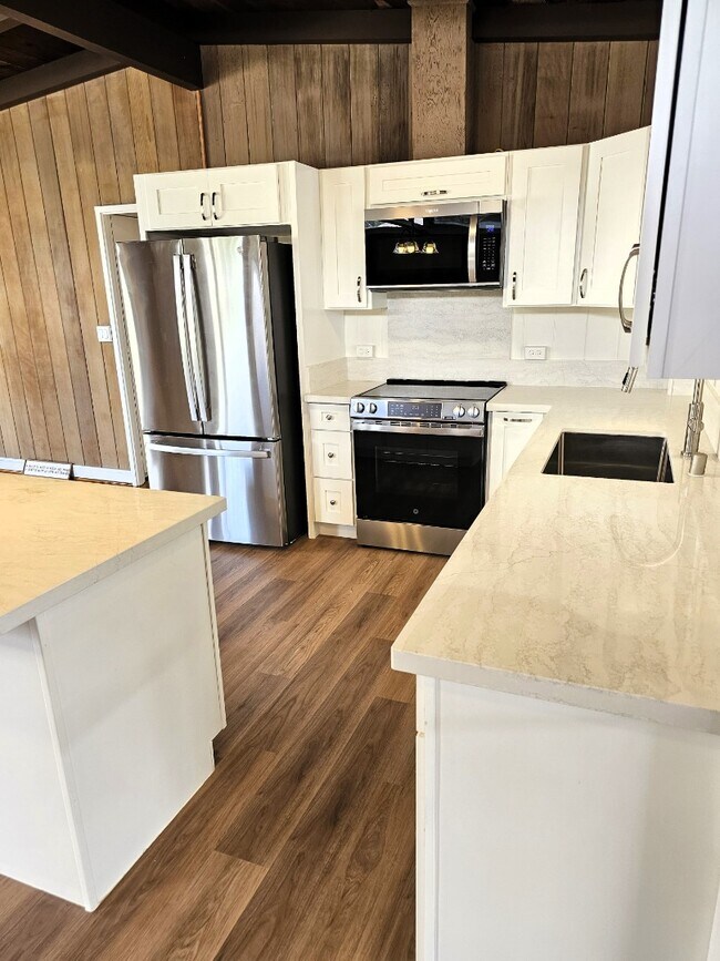 Building Photo - 4 bed, 2.5 bath single family house, Liliha neighborhood.