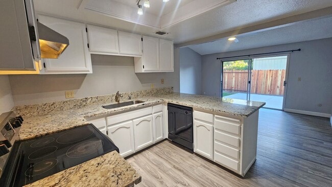 Building Photo - 2585 Duet Dr
