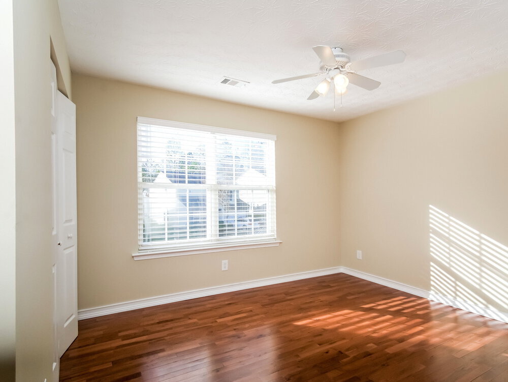 Building Photo - 341 Meadows Ln