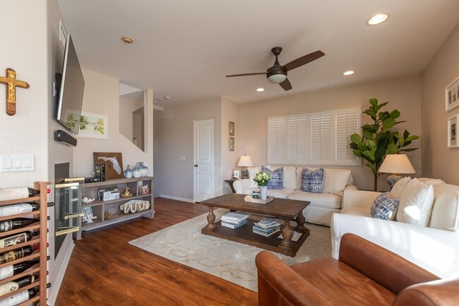 Building Photo - 2 Bed 2 Bath Condo (Avail. 12/1)