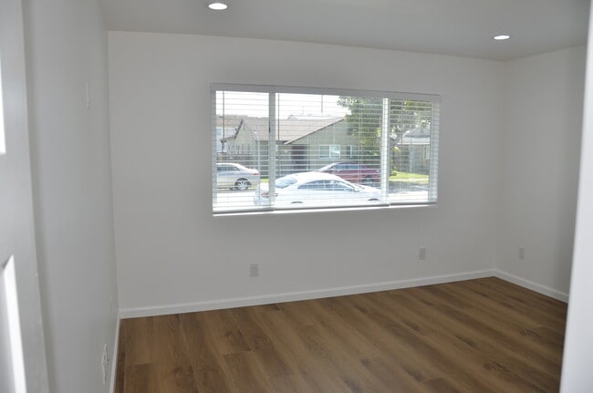 Building Photo - 3605 W 181st St