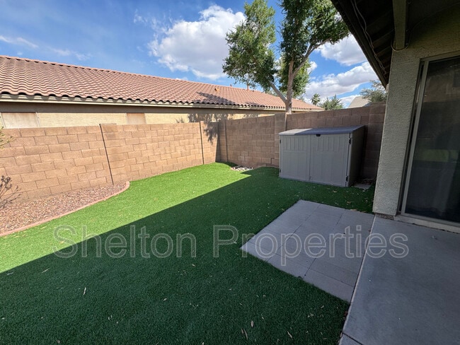 Building Photo - 15828 W Latham St