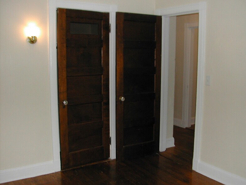 Building Photo - 4135 Roland Ave