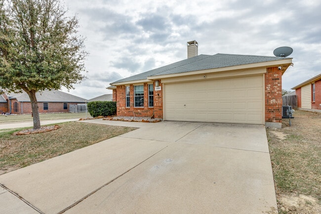 Building Photo - 1201 Roping Reins Way