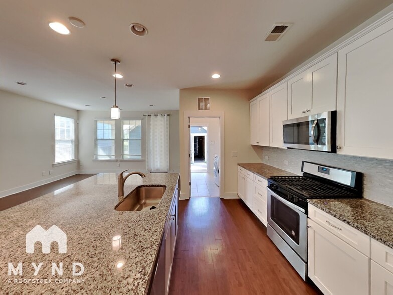 Building Photo - 2613 Double Oaks Rd