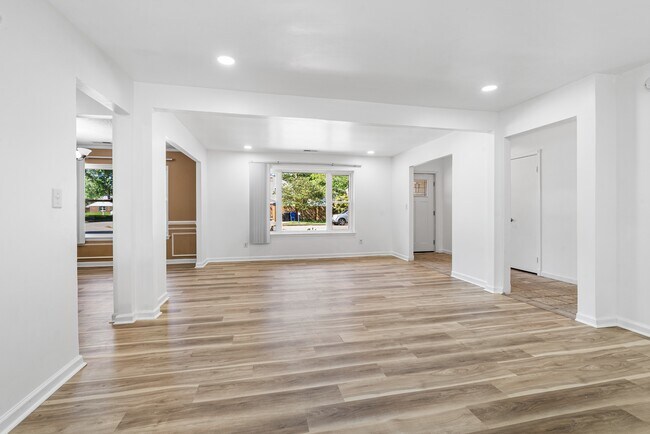 Building Photo - 1724 Placid Ct