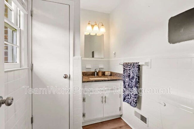 Building Photo - 137 Ravenell St
