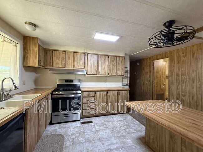 Building Photo - 622 Riverfront Dr