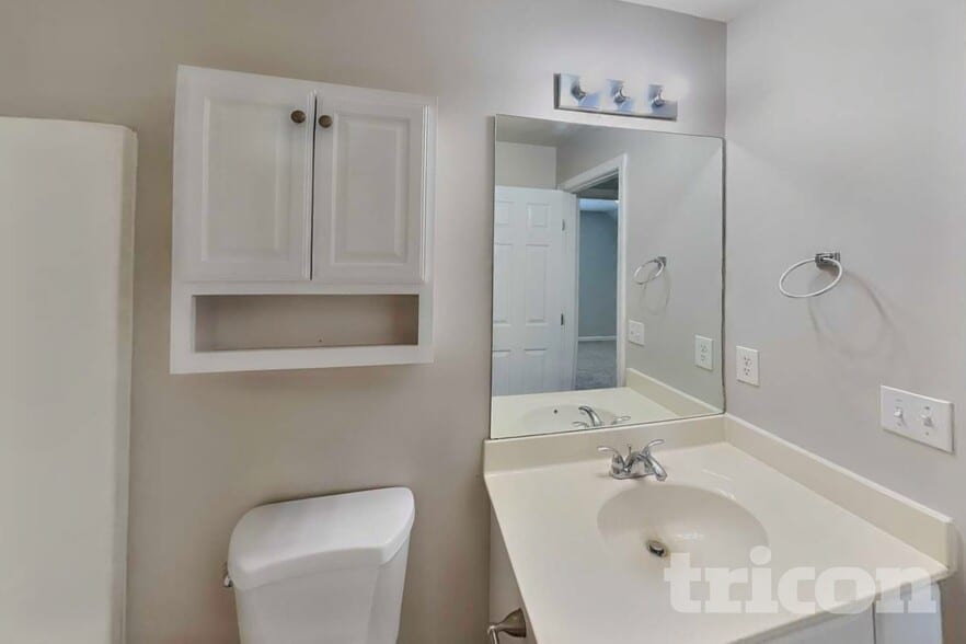 Building Photo - 700 Holland Ridge Dr