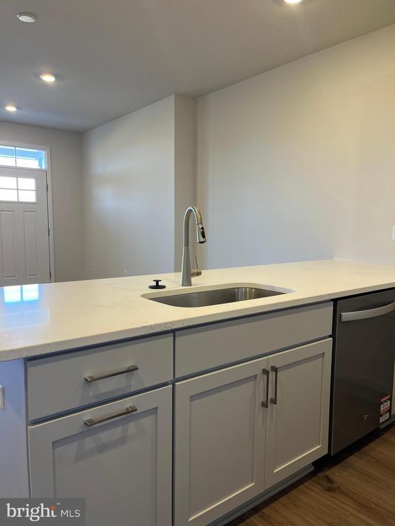 Building Photo - 741 Platinum Dr