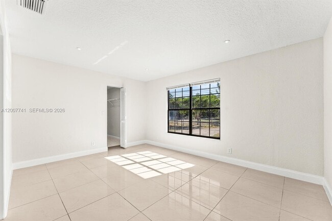 Building Photo - 18055 Sycamore Dr W