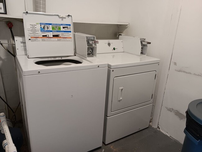 Building Photo - Nice, renovated one-bedroom near 4th St corridor