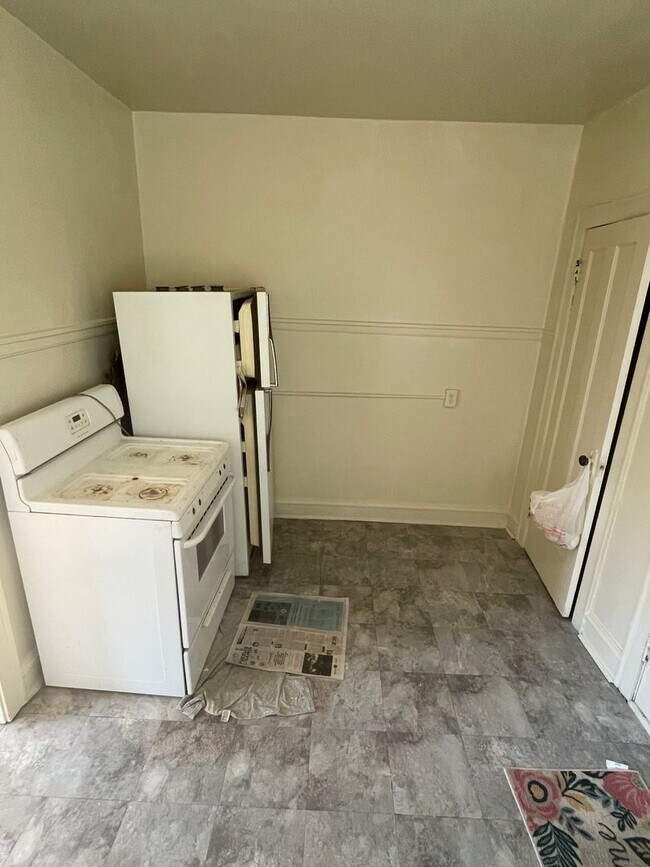 Building Photo - 6424 N Richmond St