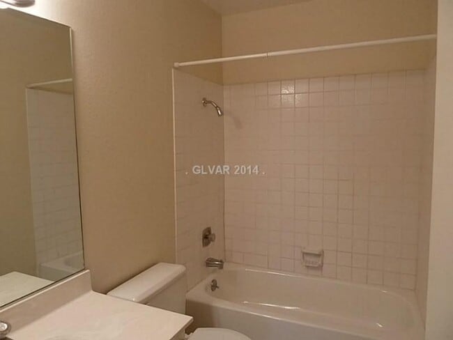 Building Photo - 650 Arrayo Way