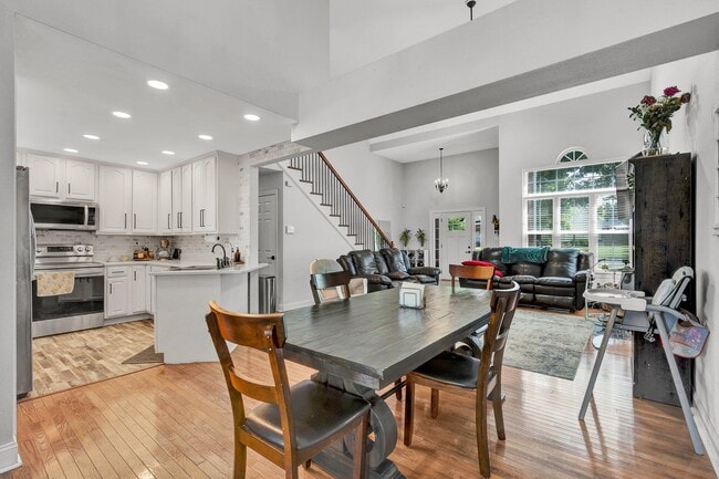 Building Photo - 3120 Pin Oaks Cir NE