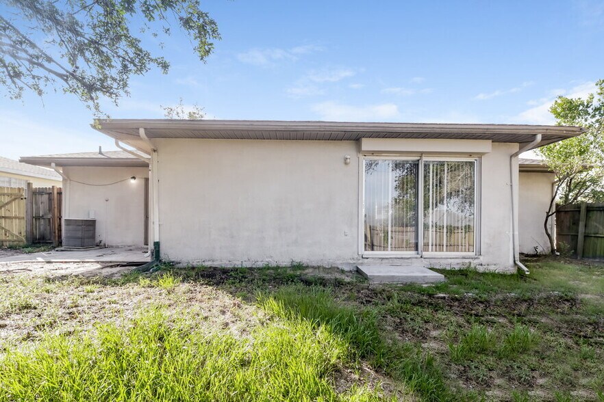 Building Photo - 5105 Chamber Ct