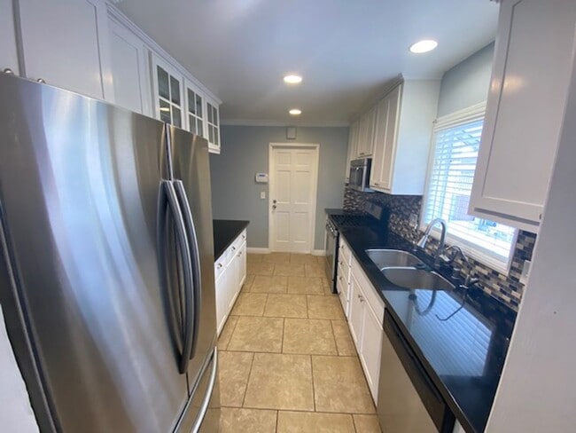 Building Photo - 3 Bedroom Single Family Home in Whittier