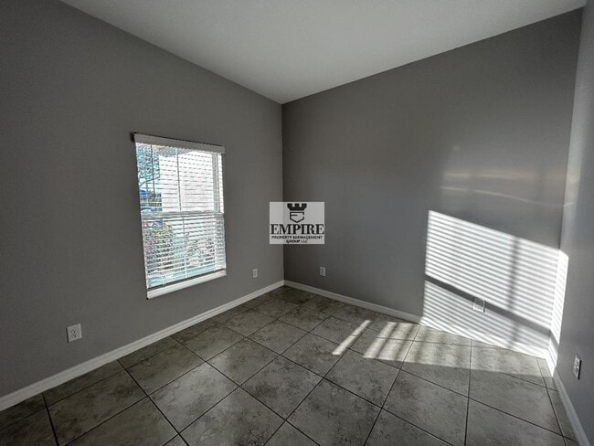 Building Photo - COMING SOON! 3 Beds + Den, 2 Baths, Screened Lanai & More!